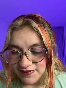 Snapshot of SophiaWeestt99 chatting on July 2026 04:21:02 AM SophiaWeestt99 online show from July 2026 04:21:02 AM