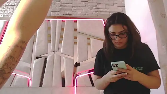 mia and austin online show from February 2025 11:06:02 AM