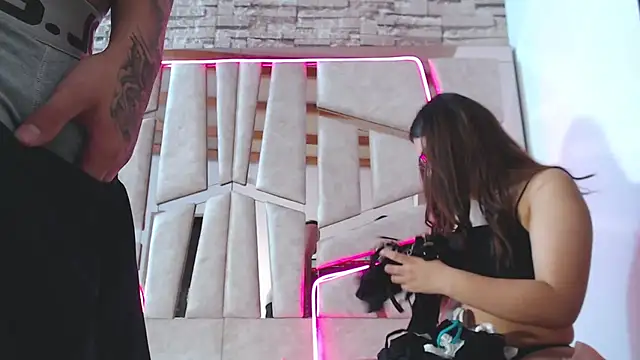 mia and austin online show from March 2025 01:00:02 AM