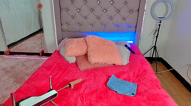 Anniecutte  online show from December 2024 04:02:02 PM