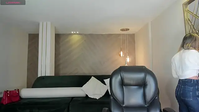 RebeccaHudson online show from February 2026 07:10:01 PM