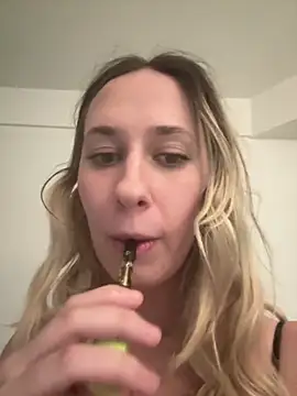 Snapshot of M1ssyk1ssy chatting on December 2024 10:32:01 PM M1ssyk1ssy online show from December 2024 10:32:01 PM