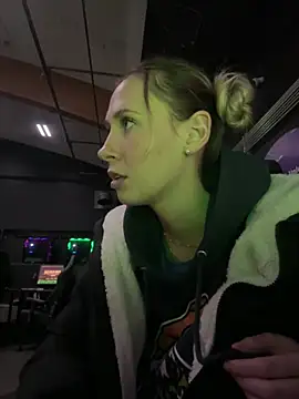 Snapshot of M1ssyk1ssy chatting on January 2025 11:27:01 PM M1ssyk1ssy online show from January 2025 11:27:01 PM