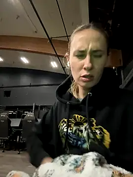 Snapshot of M1ssyk1ssy chatting on November 2025 10:42:01 PM M1ssyk1ssy online show from November 2025 10:42:01 PM