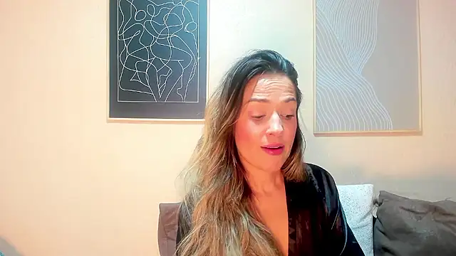 camilawm19 online show from December 2024 10:41:01 AM