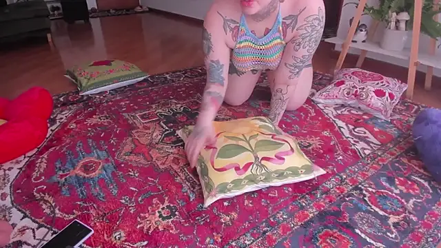 Whitekitty-exe online show from February 2025 08:13:01 PM