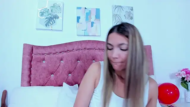 Mia Malkovaa  online show from January 2025 04:33:01 PM