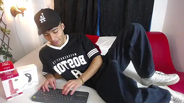 dylan fun18 online show from February 2025 06:24:02 PM