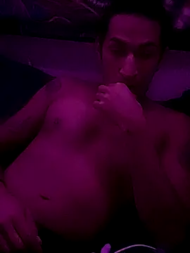 LargeDominoes online show from April 2026 09:03:02 AM