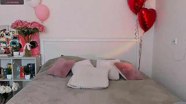 Snapshot of LittleKiitten chatting on May 2026 02:32:01 PM LittleKiitten online show from May 2026 02:32:01 PM