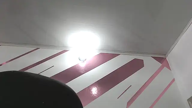 Kitten Hot  online show from September 2025 09:03:02 PM