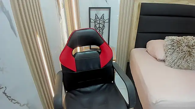 MAGNOLEROY online show from April 2026 12:49:01 PM