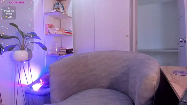 danna davis18 online show from December 2024 05:39:01 PM