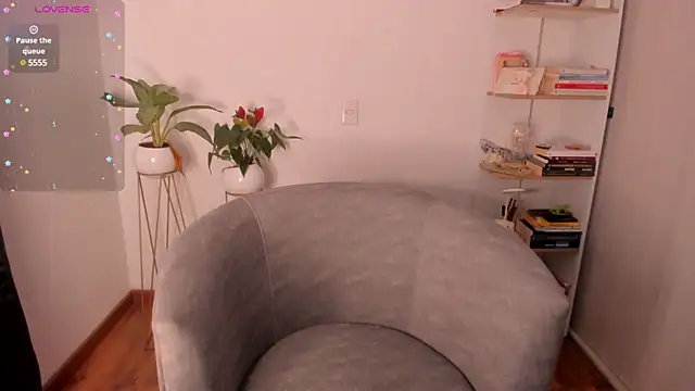 danna davis18 online show from December 2024 05:15:01 PM