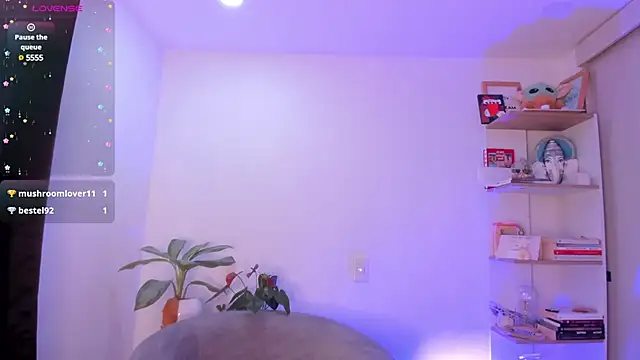 danna davis18 online show from December 2024 05:10:02 PM