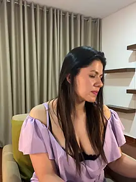 Snapshot of Alice_Biel chatting on January 2025 01:21:02 AM Alice Biel online show from January 2025 01:21:02 AM