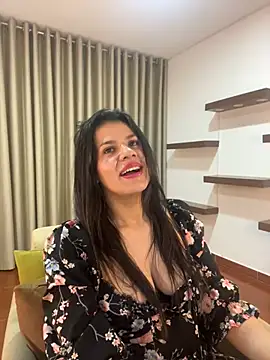 Snapshot of Alice_Biel chatting on January 2025 02:32:02 AM Alice Biel online show from January 2025 02:32:02 AM