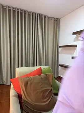 Snapshot of Alice_Biel chatting on January 2025 01:19:01 AM Alice Biel online show from January 2025 01:19:01 AM