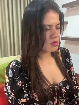 Snapshot of Alice_Biel chatting on March 2025 12:43:01 AM Alice Biel online show from March 2025 12:43:01 AM