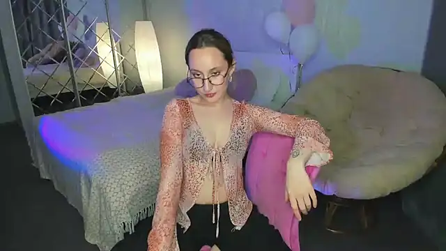 Snapshot of MelodyOfLovee chatting on February 2025 02:11:02 PM MelodyOfLovee online show from February 2025 02:11:02 PM