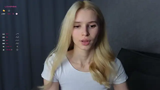 Snapshot of elsa_limerence chatting on November 2025 10:35:02 AM elsa limerence online show from November 2025 10:35:02 AM