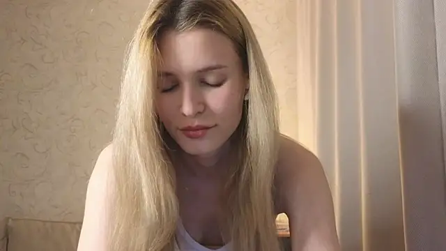 Snapshot of elsa_limerence chatting on May 2026 06:13:01 PM elsa limerence online show from May 2026 06:13:01 PM