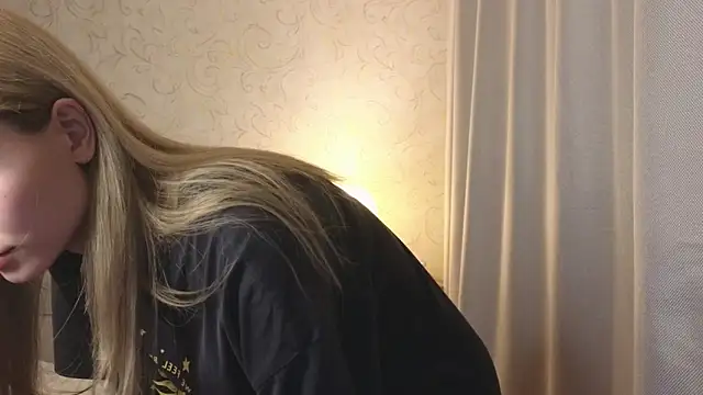 Snapshot of elsa_limerence chatting on May 2026 06:13:01 PM elsa limerence online show from May 2026 06:13:01 PM