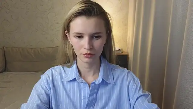 Snapshot of elsa_limerence chatting on May 2026 05:42:02 PM elsa limerence online show from May 2026 05:42:02 PM