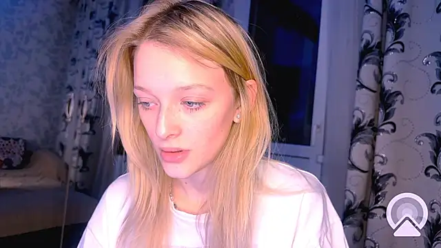 Snapshot of Evvie_Summn1 chatting on March 2025 07:23:01 PM Evvie Summn1 online show from March 2025 07:23:01 PM