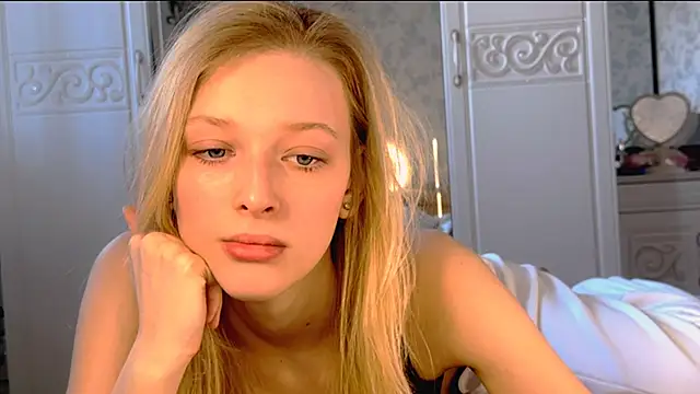 Snapshot of Evvie_Summn1 chatting on March 2025 03:32:02 AM Evvie Summn1 online show from March 2025 03:32:02 AM