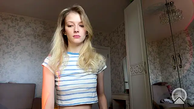 Snapshot of Evvie_Summn1 chatting on September 2025 05:07:02 AM Evvie Summn1 online show from September 2025 05:07:02 AM