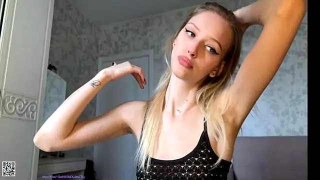 Snapshot of Evvie_Summn1 chatting on October 2025 09:19:02 AM Evvie Summn1 online show from October 2025 09:19:02 AM