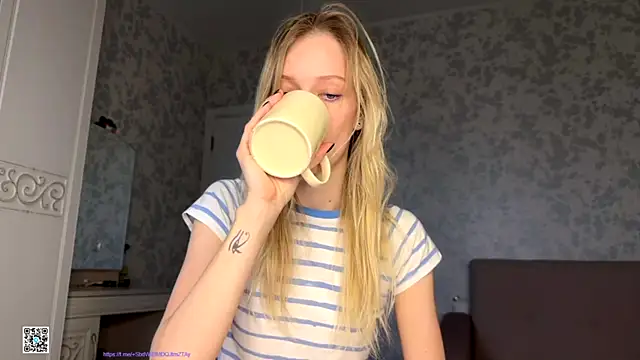 Snapshot of Evvie_Summn1 chatting on October 2025 12:47:01 PM Evvie Summn1 online show from October 2025 12:47:01 PM