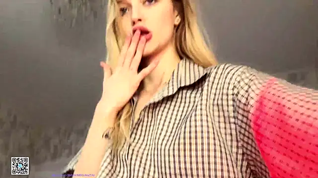 Snapshot of Evvie_Summn1 chatting on November 2025 07:36:02 AM Evvie Summn1 online show from November 2025 07:36:02 AM