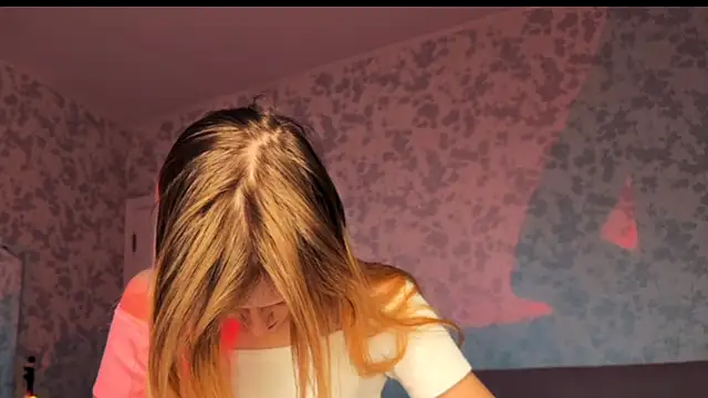 Snapshot of Evvie_Summn1 chatting on December 2025 06:19:02 AM Evvie Summn1 online show from December 2025 06:19:02 AM