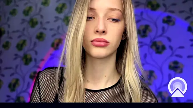 Snapshot of Evvie_Summn1 chatting on December 2025 03:39:01 PM Evvie Summn1 online show from December 2025 03:39:01 PM