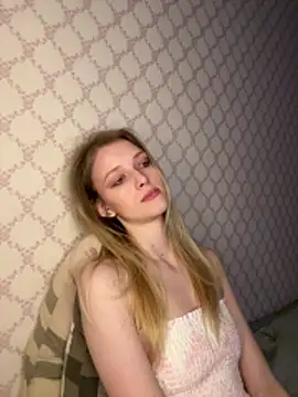 Snapshot of Evvie_Summn1 chatting on February 2026 03:42:02 PM Evvie Summn1 online show from February 2026 03:42:02 PM