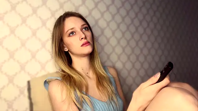 Snapshot of Evvie_Summn1 chatting on March 2026 07:15:01 AM Evvie Summn1 online show from March 2026 07:15:01 AM