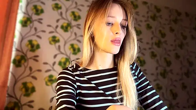 Snapshot of Evvie_Summn1 chatting on March 2026 05:35:02 AM Evvie Summn1 online show from March 2026 05:35:02 AM