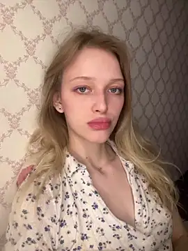 Snapshot of Evvie_Summn1 chatting on April 2026 03:04:02 PM Evvie Summn1 online show from April 2026 03:04:02 PM