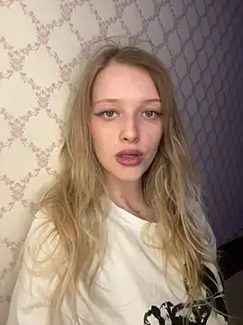 Snapshot of Evvie_Summn1 chatting on April 2026 01:50:01 PM Evvie Summn1 online show from April 2026 01:50:01 PM