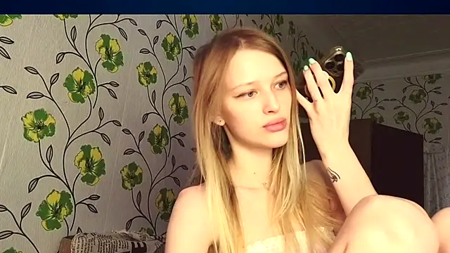 Snapshot of Evvie_Summn1 chatting on May 2026 06:32:01 AM Evvie Summn1 online show from May 2026 06:32:01 AM