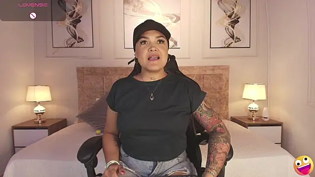 Snapshot of lyn_adamns chatting on January 2025 07:43:01 PM lyn adamns online show from January 2025 07:43:01 PM