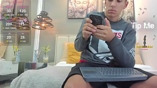 kieran derek online show from November 2025 03:34:01 AM