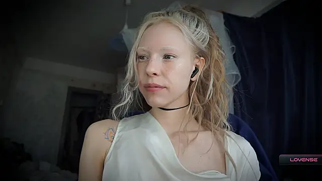  Phantom thread  online show from March 2026 10:18:02 AM