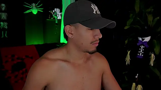 Aaronfox x online show from October 2025 01:00:02 PM