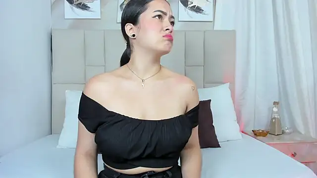 Jaslyn  Smith online show from March 2025 02:08:01 PM