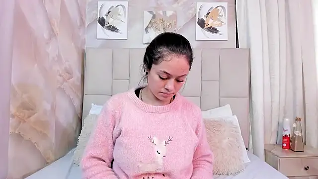 Jaslyn  Smith online show from January 2026 04:12:01 PM