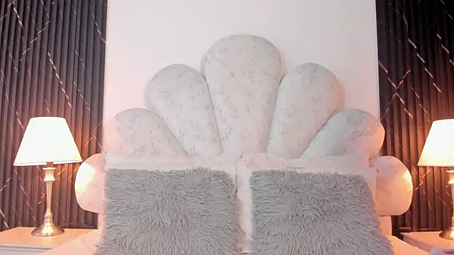 Jaslyn  Smith online show from April 2026 06:01:02 PM