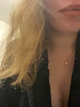 Snapshot of EvaRush chatting on December 2024 10:22:01 PM EvaRush online show from December 2024 10:22:01 PM